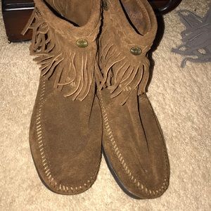 Size 8.5 Minnetonka brown fringe booties